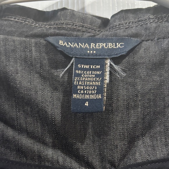 Banana Republic Women's Dark Navy Blue Blazer. Size 4 - Picture 2 of 5